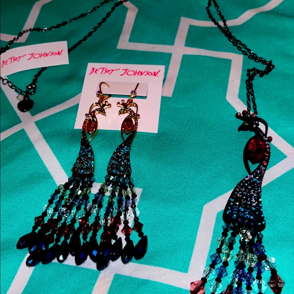 AMAZING BETSEY JOHNSON PEACOCK EARRING & NECKLACE SET